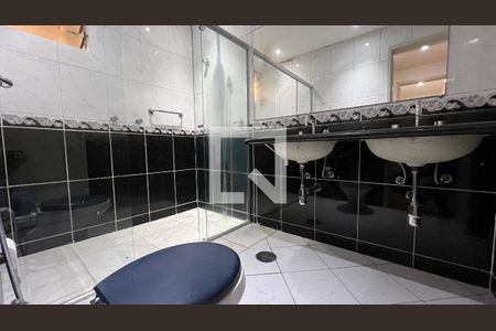 Apartamento à venda com 102m², 2 quartos e 1 vaga Apartamento à venda com 102m², 2 quartos e 1 vagaBanheiro