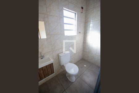 Banheiro de casa para alugar com 1 quarto, 80m² em Jardim Miriam, São Paulo