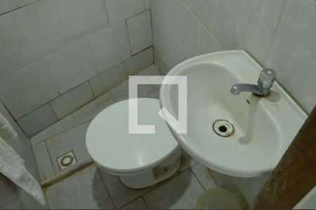 Casa à venda com 72m², 2 quartos e 2 vagasBanheiro da churrasqueira 