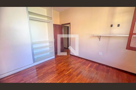 Casa à venda com 4 quartos, 215m² em Coração Eucarístico, Belo Horizonte