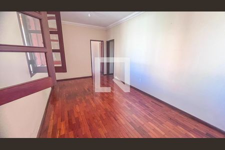 Sala de casa à venda com 4 quartos, 215m² em Coração Eucarístico, Belo Horizonte