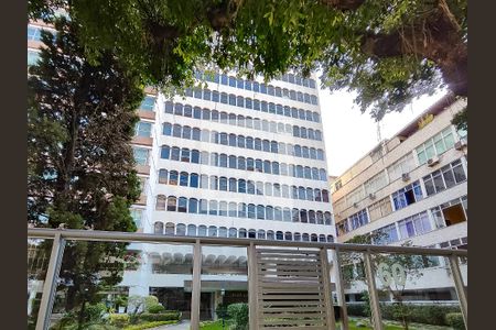 Apartamento à venda com 279m², 4 quartos e 2 vagasFachada e portaria