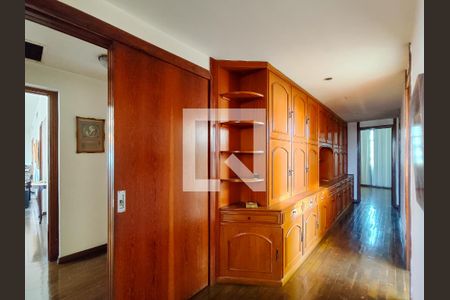 Apartamento à venda com 279m², 4 quartos e 2 vagasCorredor