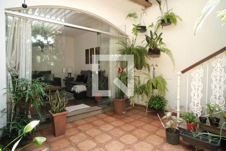 Jardim de casa à venda com 4 quartos, 235m² em Vila Talarico, São Paulo