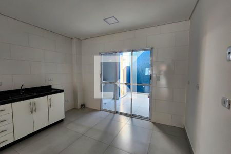 Sala e cozinha de casa para alugar com 2 quartos, 150m² em Cidade São Francisco, São Paulo