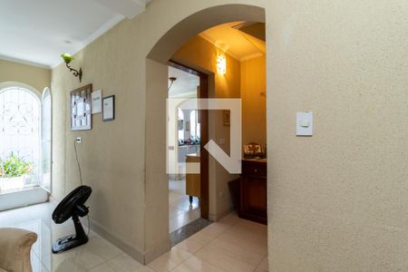 Sala de Estar de casa à venda com 5 quartos, 200m² em Conjunto Residencial Santa Terezinha, São Paulo