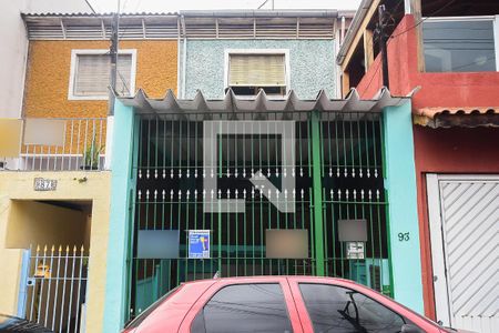 Casa à venda com 123m², 2 quartos e 1 vaga Casa à venda com 123m², 2 quartos e 1 vagaFachada
