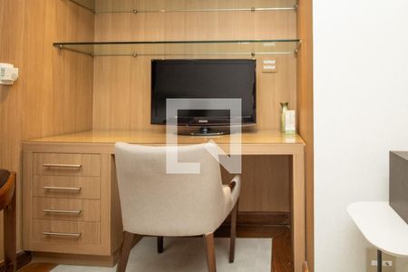 Sala, home office  de apartamento para alugar com 1 quarto, 60m² em Itaim Bibi, São Paulo