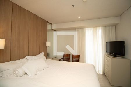 Quarto, TV, cortinas  de apartamento para alugar com 1 quarto, 60m² em Itaim Bibi, São Paulo