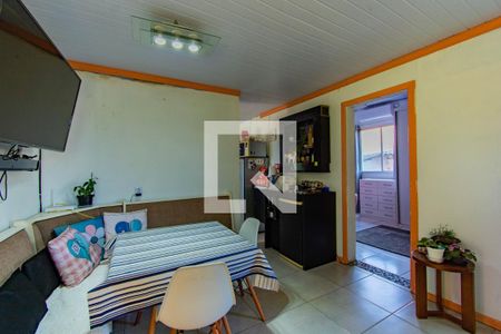 Sala de casa à venda com 6 quartos, 120m² em Guajuviras, Canoas