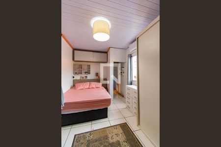 Quarto de casa para alugar com 6 quartos, 120m² em Guajuviras, Canoas