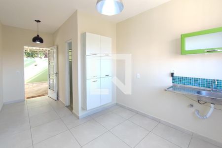 Sala - Cozinha de casa para alugar com 2 quartos, 40m² em Vila Carminha, Campinas
