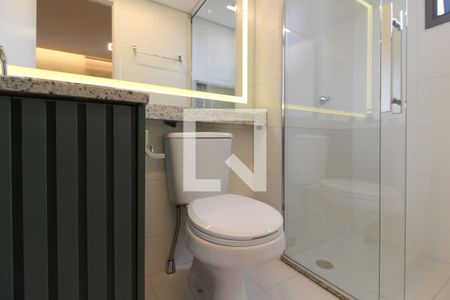 Banheiro de kitnet/studio para alugar com 1 quarto, 30m² em Pinheiros, São Paulo