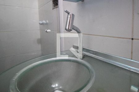 Banheiro social - torneira de apartamento para alugar com 1 quarto, 30m² em Copacabana, Rio de Janeiro