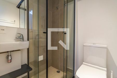 Banheiro de apartamento para alugar com 1 quarto, 21m² em Pinheiros, São Paulo