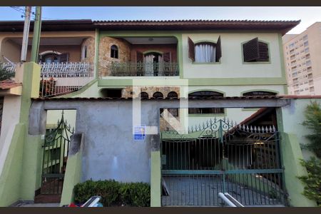 Casa à venda com 170m², 3 quartos e 4 vagas Casa à venda com 170m², 3 quartos e 4 vagasFachada