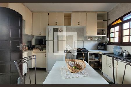 Casa à venda com 170m², 3 quartos e 4 vagas Casa à venda com 170m², 3 quartos e 4 vagasCozinha