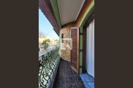 Casa à venda com 170m², 3 quartos e 4 vagas Casa à venda com 170m², 3 quartos e 4 vagasSacada