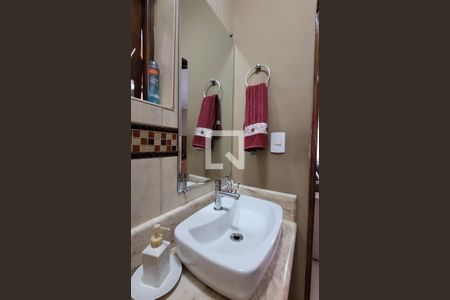 Casa à venda com 170m², 3 quartos e 4 vagas Casa à venda com 170m², 3 quartos e 4 vagasBanheiro 2