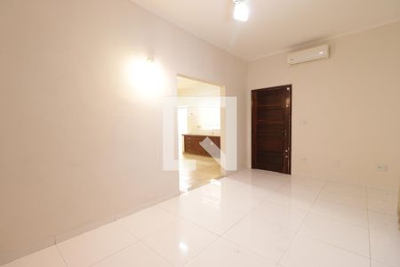 Sala de casa para alugar com 4 quartos, 155m² em Vila Virginia, Ribeirão Preto