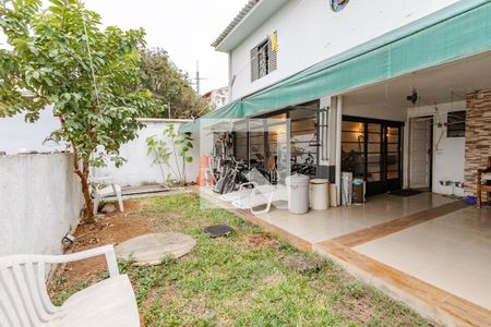 Casa à venda com 380m², 3 quartos e 8 vagasQuintal