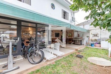 Casa à venda com 380m², 3 quartos e 8 vagasQuintal