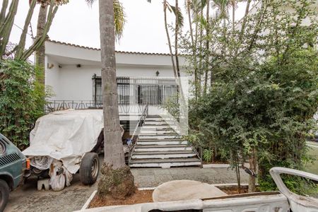 Casa à venda com 380m², 3 quartos e 8 vagasFachada