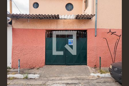 Casa à venda com 80m², 2 quartos e 1 vaga Casa à venda com 80m², 2 quartos e 1 vagaFachada