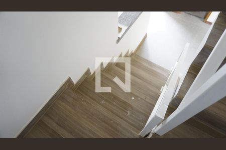 Casa de condomínio à venda com 190m², 3 quartos e 5 vagasEscada / Segundo Andar