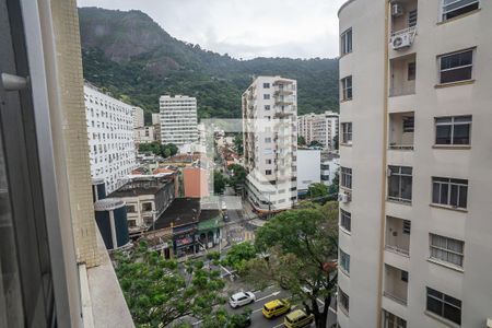 Sala vista da janela de apartamento para alugar com 2 quartos, 66m² em Humaitá, Rio de Janeiro