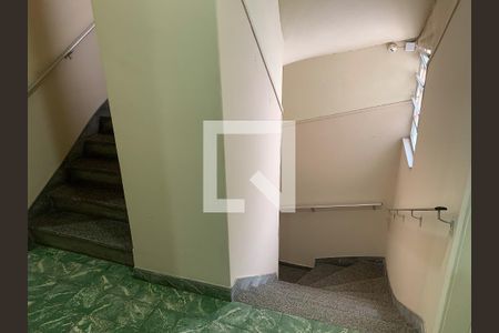 Apartamento à venda com 66m², 2 quartos e sem vagaEscada