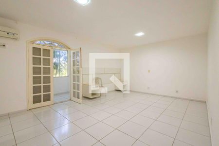 Casa de condomínio à venda com 350m², 3 quartos e 3 vagas Casa de condomínio à venda com 350m², 3 quartos e 3 vagasSuíte 1