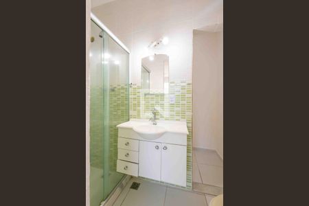 Casa de condomínio à venda com 350m², 3 quartos e 3 vagas Casa de condomínio à venda com 350m², 3 quartos e 3 vagasBanheiro da Suíte 2