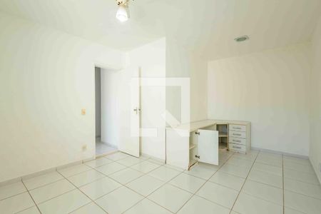 Casa de condomínio à venda com 350m², 3 quartos e 3 vagas Casa de condomínio à venda com 350m², 3 quartos e 3 vagasQuarto