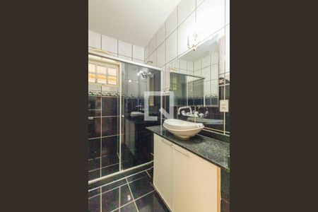 Casa de condomínio à venda com 350m², 3 quartos e 3 vagas Casa de condomínio à venda com 350m², 3 quartos e 3 vagasBanheiro Social