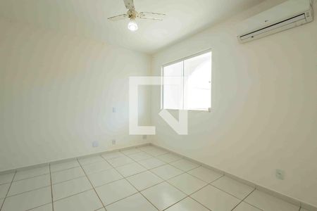 Casa de condomínio à venda com 350m², 3 quartos e 3 vagas Casa de condomínio à venda com 350m², 3 quartos e 3 vagasQuarto