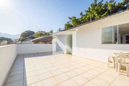 Casa de condomínio à venda com 350m², 3 quartos e 3 vagas Casa de condomínio à venda com 350m², 3 quartos e 3 vagasTerraço Externo