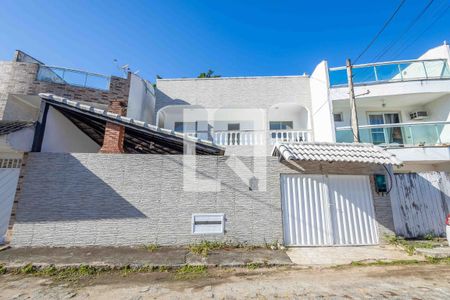 Casa de condomínio à venda com 350m², 3 quartos e 3 vagas Casa de condomínio à venda com 350m², 3 quartos e 3 vagasFachada