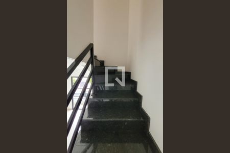 Escada de casa para alugar com 3 quartos, 105m² em Parque das Nações, Santo André