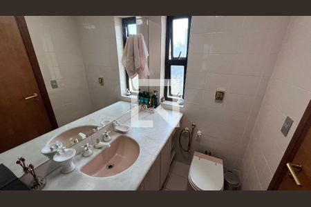 Apartamento à venda com 280m², 4 quartos e 4 vagasBanheiro da Suíte 2