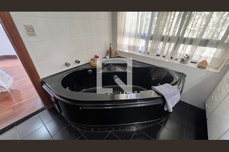 Apartamento à venda com 280m², 4 quartos e 4 vagasBanheiro da Suíte 3