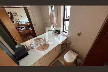 Apartamento à venda com 280m², 4 quartos e 4 vagasBanheiro da Suíte 2