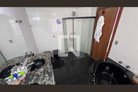 Apartamento à venda com 280m², 4 quartos e 4 vagasBanheiro da Suíte 3