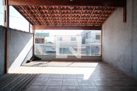 Casa para alugar com 4 quartos, 250m² em Jardim Eliane, São Paulo