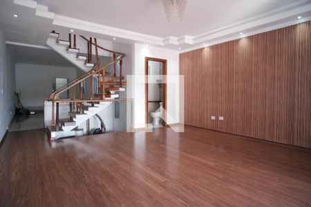 Casa para alugar com 4 quartos, 250m² em Jardim Eliane, São Paulo