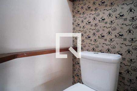 Lavabo de casa para alugar com 4 quartos, 250m² em Jardim Eliane, São Paulo