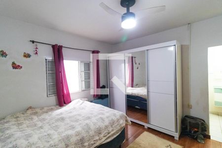 Casa à venda com 100m², 2 quartos e 2 vagas Casa à venda com 100m², 2 quartos e 2 vagasSuíte