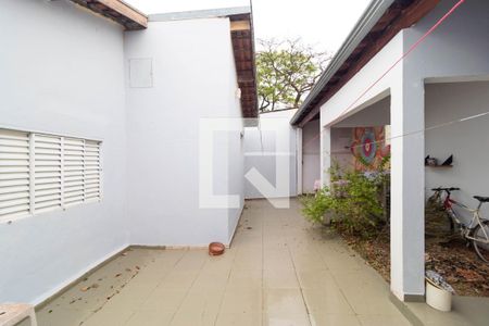 Casa à venda com 100m², 2 quartos e 2 vagas Casa à venda com 100m², 2 quartos e 2 vagasQuintal