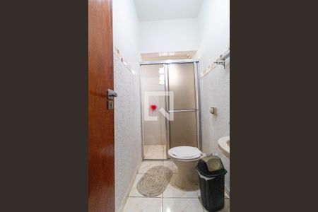 Casa à venda com 100m², 2 quartos e 2 vagas Casa à venda com 100m², 2 quartos e 2 vagasBanheiro 01