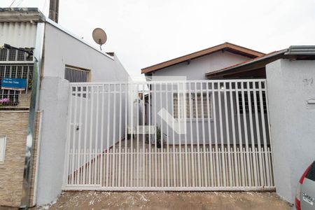 Casa à venda com 100m², 2 quartos e 2 vagas Casa à venda com 100m², 2 quartos e 2 vagasFachada